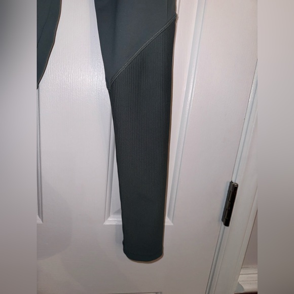 Zara Girls Leggings smooth on top part, texture on bottom, blue/gray?, size 9-10 - Picture 5 of 14